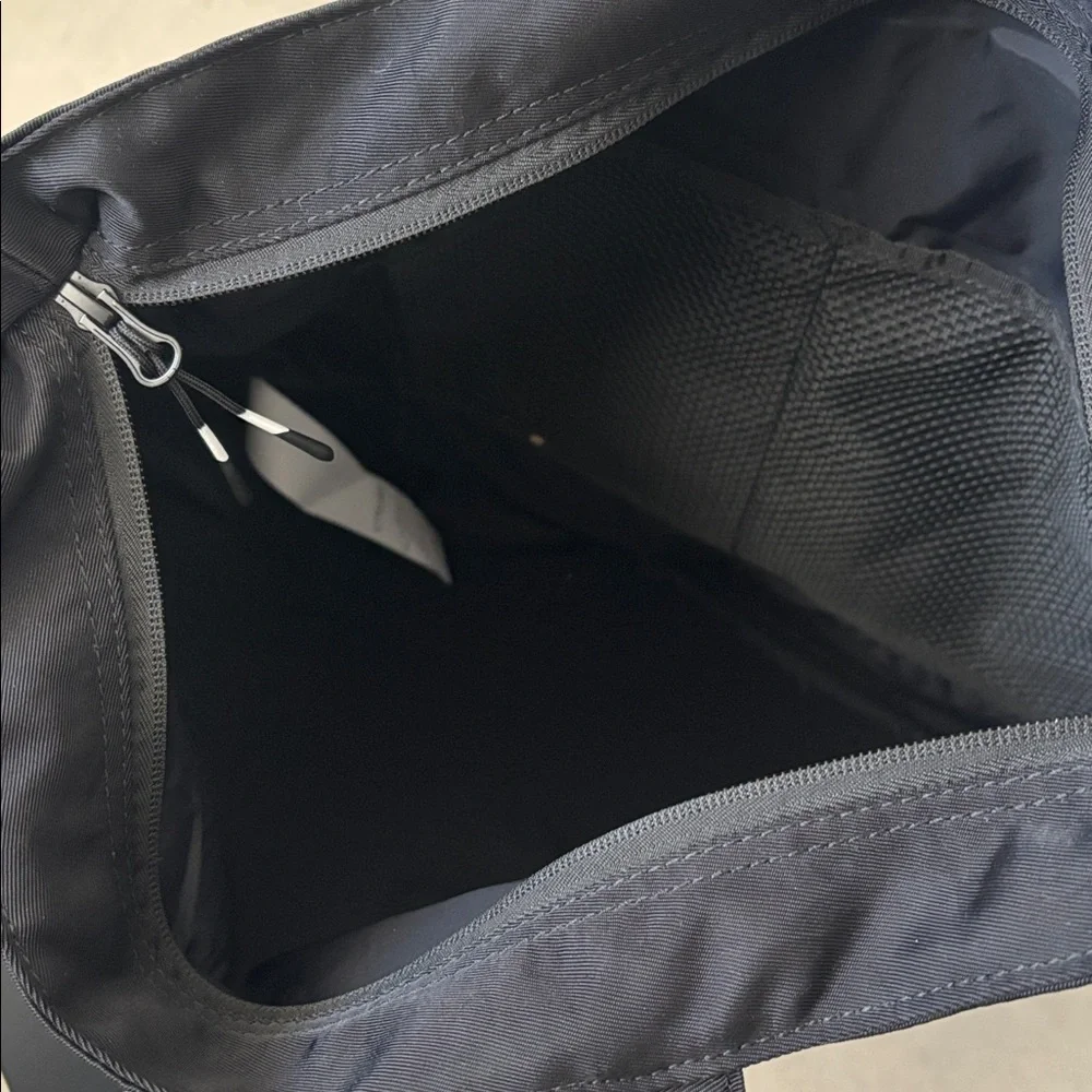 Sale! Sale! NWT Fabletics Los Angeles CA Zippered and Lined Tote Bag